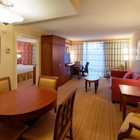คอร์ตยาร์ด แคนตัน Hotel นอร์ธแคนตัน ภายนอก รูปภาพ