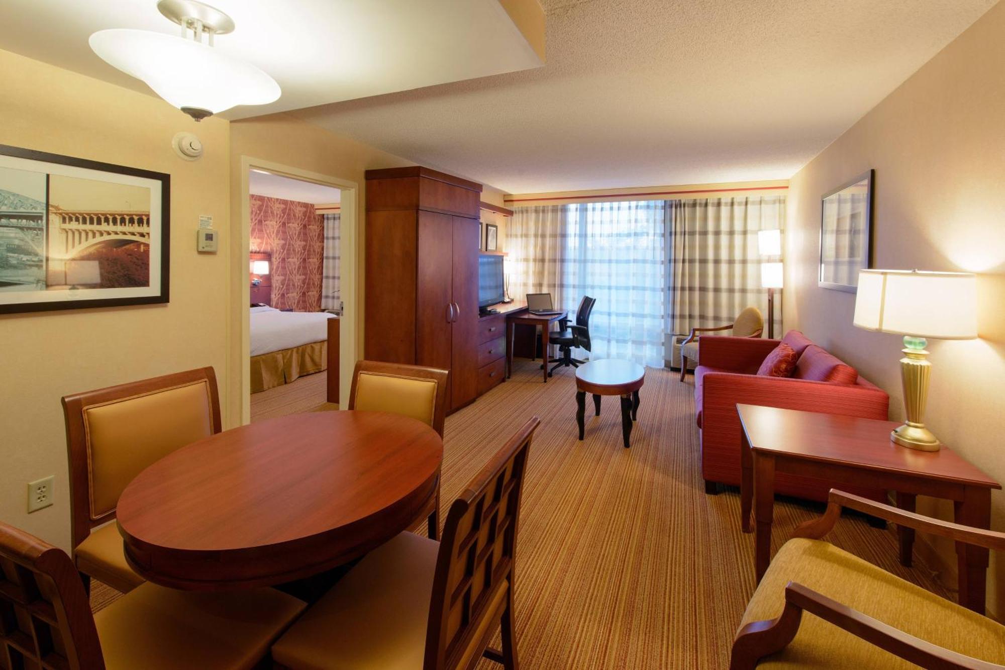 คอร์ตยาร์ด แคนตัน Hotel นอร์ธแคนตัน ภายนอก รูปภาพ