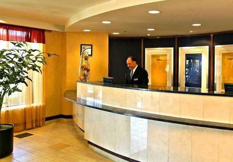 คอร์ตยาร์ด แคนตัน Hotel นอร์ธแคนตัน ภายนอก รูปภาพ